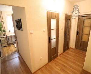 Byt 2+1 s dvomi loggiami na sídlisku Tarča, Sp. Nová Ves