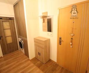 Byt 2+1 s dvomi loggiami na sídlisku Tarča, Sp. Nová Ves