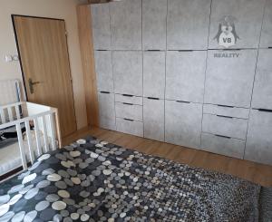 Byt 2+1 s balkónom prerobený na 3.izbový sídl. Rozvoj, Levoča