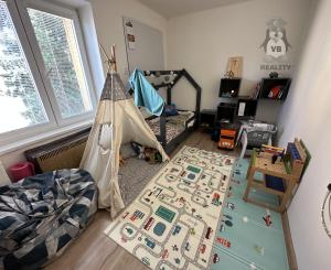 Byt 2+1 s balkónom prerobený na 3.izbový sídl. Rozvoj, Levoča