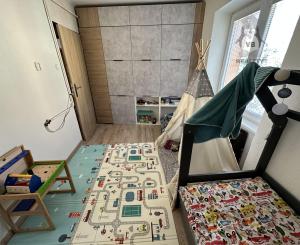 Byt 2+1 s balkónom prerobený na 3.izbový sídl. Rozvoj, Levoča