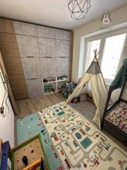 Byt 2+1 s balkónom prerobený na 3.izbový sídl. Rozvoj, Levoča