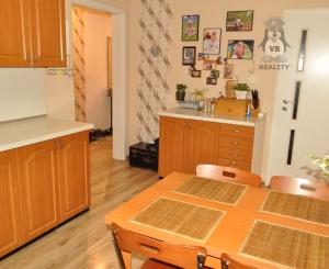 Velkometrážny byt 3+1 s garážou centrum, Sp. Nová Ves