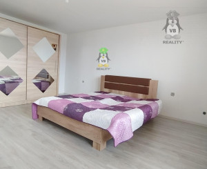 VÝRAZNE ZNÍŽENÁ CENA -Veľkorysý 5. izbový dom, Žbince