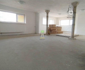 VÝRAZNE ZNÍŽENÁ CENA -Veľkorysý 5. izbový dom, Žbince