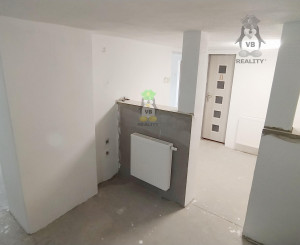 VÝRAZNE ZNÍŽENÁ CENA -Veľkorysý 5. izbový dom, Žbince