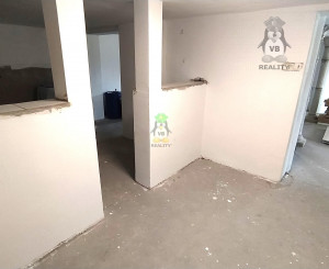 VÝRAZNE ZNÍŽENÁ CENA -Veľkorysý 5. izbový dom, Žbince