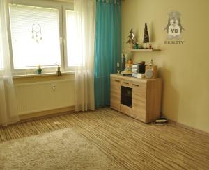 Prenájom bytu 3+1 s loggiou, Sp.Nová Ves