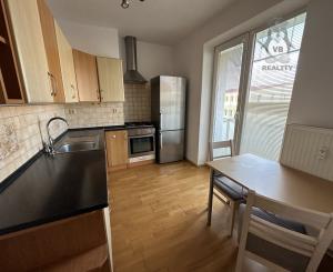 Byt 2+1 s balkónom centrum, Sp. Nová Ves