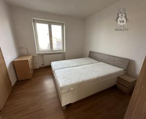 Byt 2+1 s balkónom centrum, Sp. Nová Ves