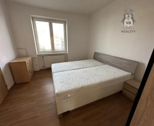 Byt 2+1 s balkónom centrum, Sp. Nová Ves