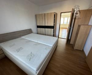 Byt 2+1 s balkónom centrum, Sp. Nová Ves