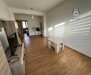 Byt 2+1 s balkónom centrum, Sp. Nová Ves