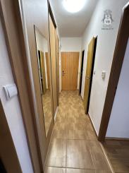 Byt 2+1 s balkónom centrum, Sp. Nová Ves