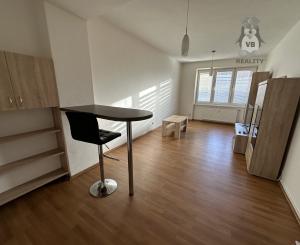 Byt 2+1 s balkónom centrum, Sp. Nová Ves