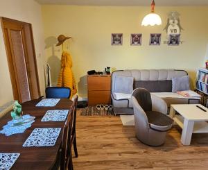 Rodinný dom s 2 samost. bytov. jednotkami v obci Jamník, SNV