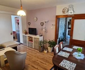 Rodinný dom s 2 samost. bytov. jednotkami v obci Jamník, SNV