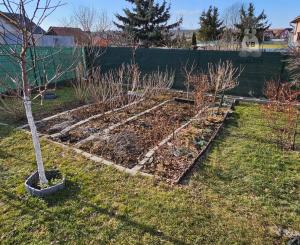 Rodinný dom s 2 samost. bytov. jednotkami v obci Jamník, SNV