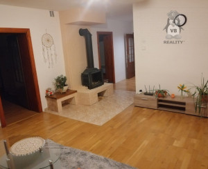 Rodinný dom s 2 samost. bytov. jednotkami v obci Jamník, SNV