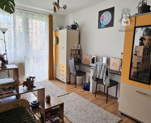 -ZNÍŽENÁ CENA- Byt 4+1 s dvoma loggiami, sídlisko Mier, Spišská Nová Ves