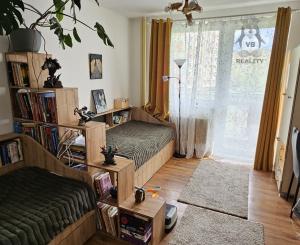 -ZNÍŽENÁ CENA- Byt 4+1 s dvoma loggiami, sídlisko Mier, Spišská Nová Ves