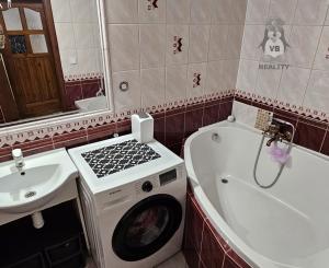 -ZNÍŽENÁ CENA- Byt 4+1 s dvoma loggiami, sídlisko Mier, Spišská Nová Ves