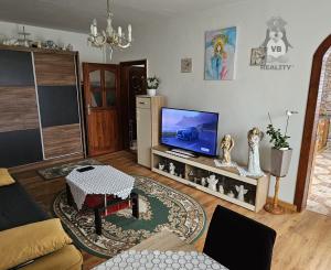 -ZNÍŽENÁ CENA- Byt 4+1 s dvoma loggiami, sídlisko Mier, Spišská Nová Ves