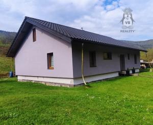 Pekná novostavba pod lesom v obci Kojšov