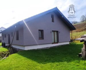 Pekná novostavba pod lesom v obci Kojšov