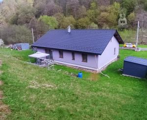 Pekná novostavba pod lesom v obci Kojšov