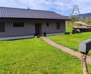 Pekná novostavba pod lesom v obci Kojšov