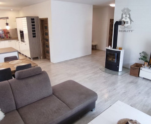 Pekná novostavba pod lesom v obci Kojšov