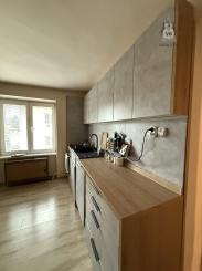 Byt 2+1 s balkónom prerobený na 3.izbový sídl. Rozvoj, Levoča