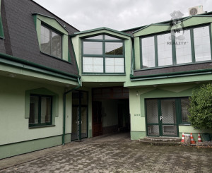 Polyfunkčný obytný dom v SNV