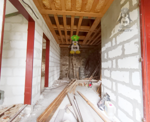 Kamenná chata s vínnou pivnicou v srdci kameňolomu