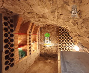 Kamenná chata s vínnou pivnicou v srdci kameňolomu