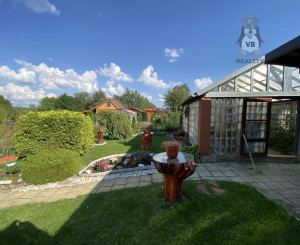 Ponúkame na predaj záhradu s chatkou v pri sídlisku Mier.