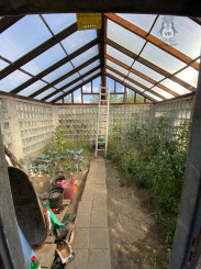 Ponúkame na predaj záhradu s chatkou v pri sídlisku Mier.