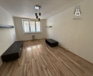 Byt 2+1 s loggiou centrum, Sp. Nová Ves