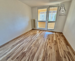 Byt 2+1 s loggiou centrum, Sp. Nová Ves
