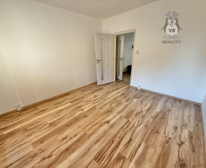 Byt 2+1 s loggiou centrum, Sp. Nová Ves