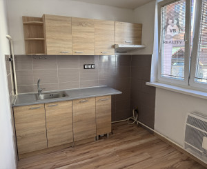 Byt 2+1 s loggiou centrum, Sp. Nová Ves