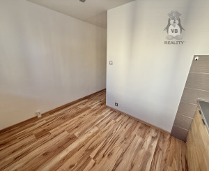 Byt 2+1 s loggiou centrum, Sp. Nová Ves