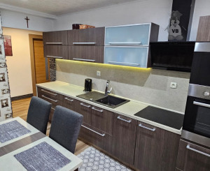 Byt 3+1 s loggiou a pozemkom v obci Rudňany, okres Sp.N.Ves