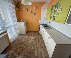 Byt 2+1 s loggiou centrum, Sp. Nová Ves