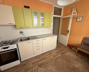 Byt 2+1 s loggiou centrum, Sp. Nová Ves