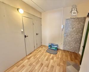 Byt 2+1 s loggiou centrum, Sp. Nová Ves