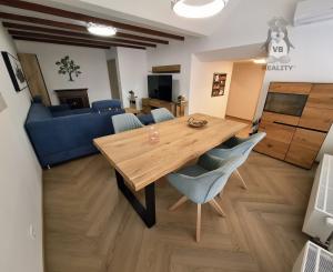 Výnimočný 2-izbový byt priamo v centre mesta