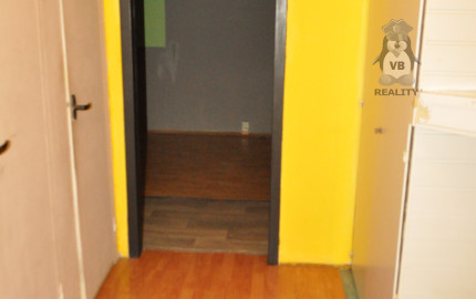 Byt 1+1 s dvoma loggiami, sídl. Mier, Sp. Nová Ves