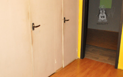 Byt 1+1 s dvoma loggiami, sídl. Mier, Sp. Nová Ves